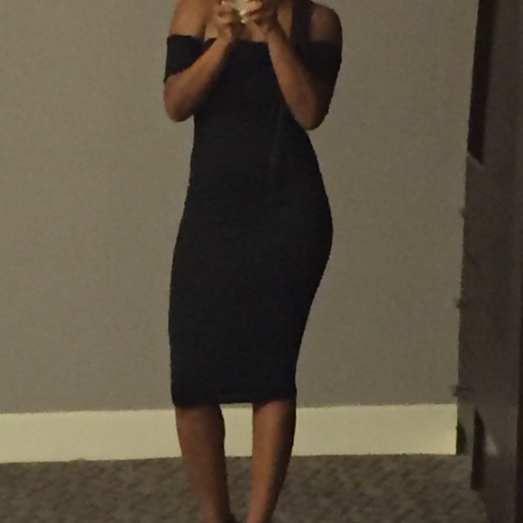Sexy black off the shoulder midi dress - Picture 3 of 3